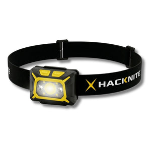 Lampe frontale LED Hacknite noire avec détails jaunes affichée de face avec bandeau réglable